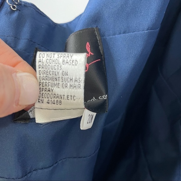 Mac Duggal V Neck Sleeveless Gown Navy Blue Plus Size 20W Leg Slit Pleated Belt - Picture 10 of 11